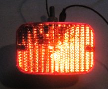 Nebelschlussleuchte mit LED–Lampe (BA15s).